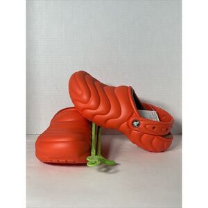 Crocs Classic Lined Overpuff Men and Women's Clog Dragon Fruit‎ Lava White M7/W9